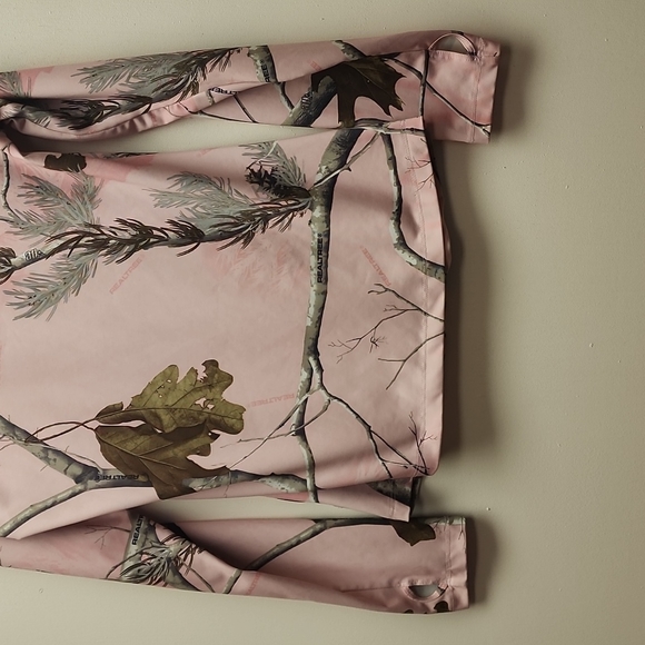 Duck Dynasty Women's Pink Camo Pullover 1/4" Zip. - Picture 9 of 11